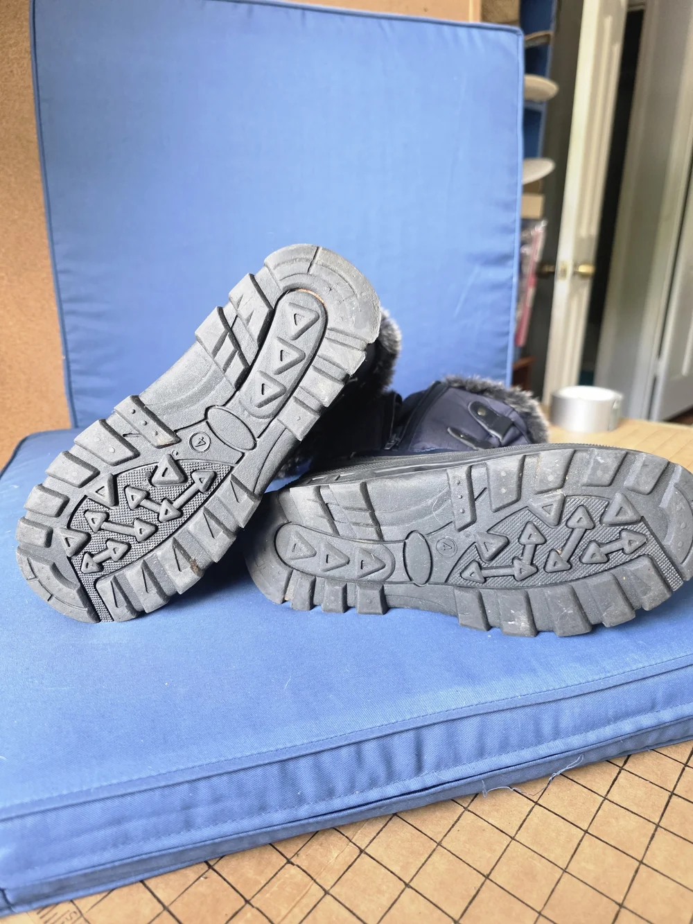 DREAM PAIRS Thinsulate 200g Winter Snow Boots Navy Faux Fur Waterproof Kids Sz 4